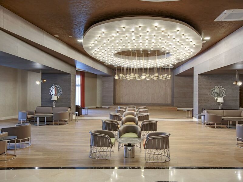 Royal Seginus Hotel