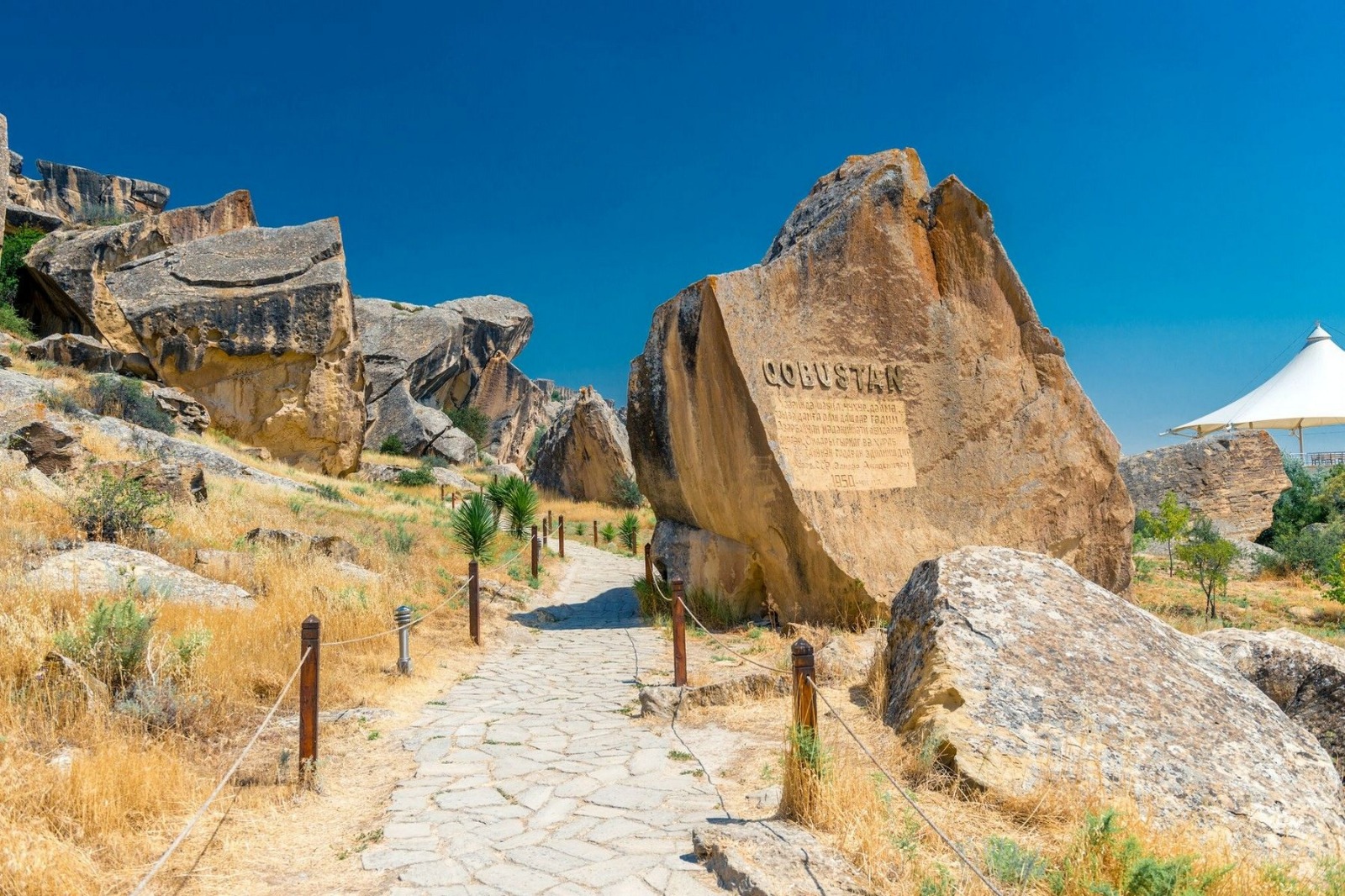 Rize & Trabzon Çıkışlı Plus Azerbaycan Bakü & Abşeron & Gobustan Turu (Ekstra Turlar ve Seyahat Sağlık Sigortası Dahil)