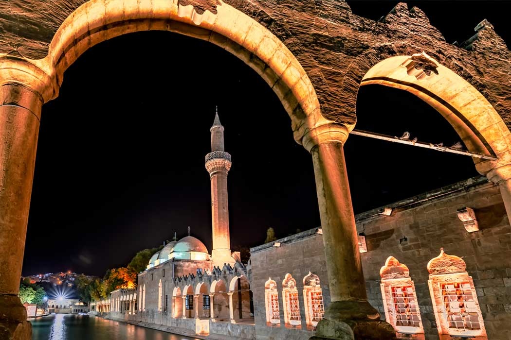 İzmir Afyonkarahisar Çıkışlı Otobüslü Gap Turu 3 Gece Konaklamalı Kasım Ara Tatil Özel