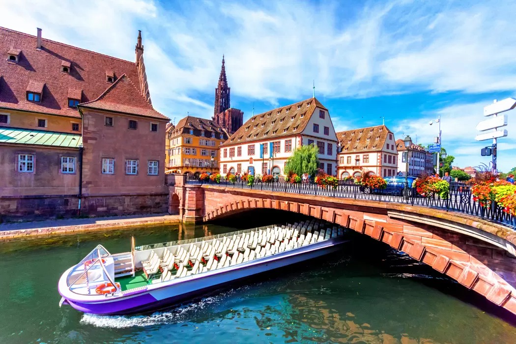 Mega Benelüx & Paris & Colmar & Köln Turu Pegasus Havayolları ile 7 Gece 8 Gün (CRL-CRL) IS001